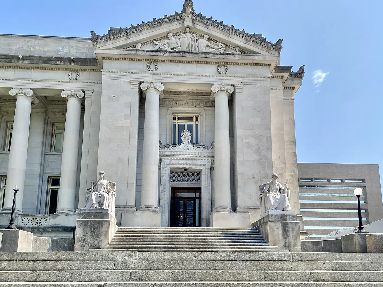 The Shelby County Courthouse on Adams Avenue in downtown Memphis, seat of the county's courts.